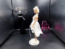 marilyn white dress side b